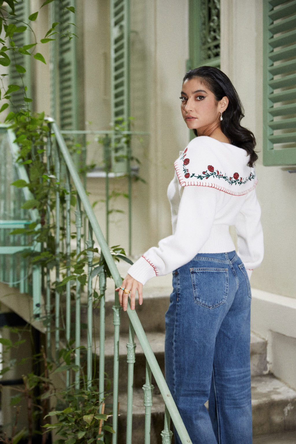 Pure cashmere sweater with embroidered collar - beige