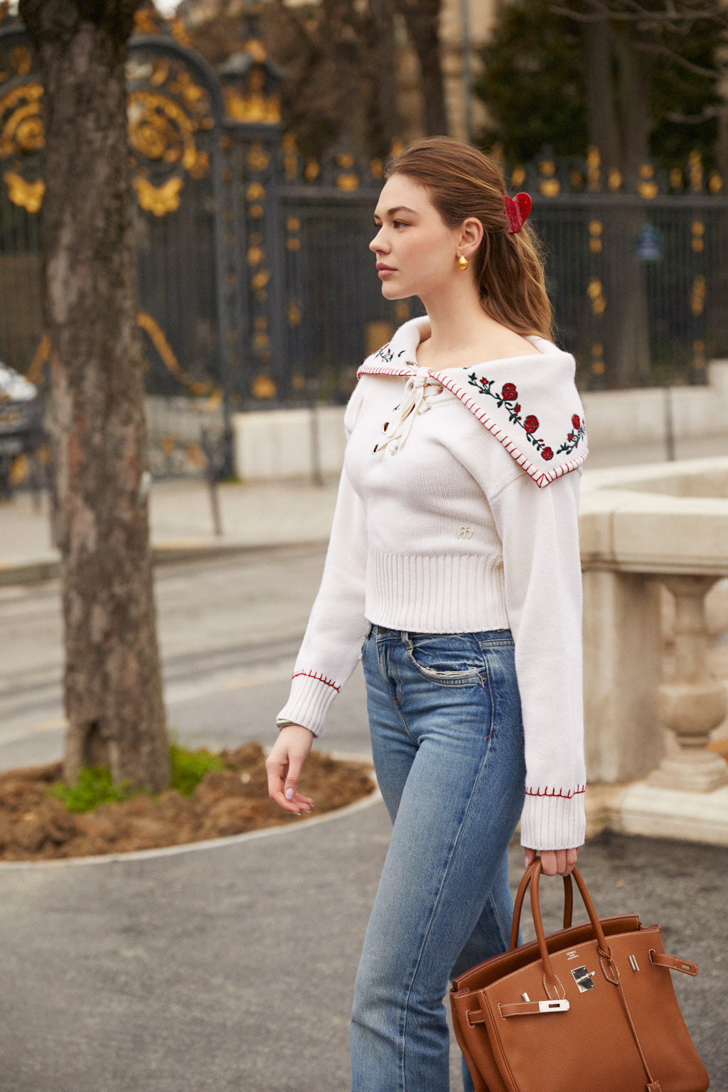 Pure cashmere sweater with embroidered collar - beige