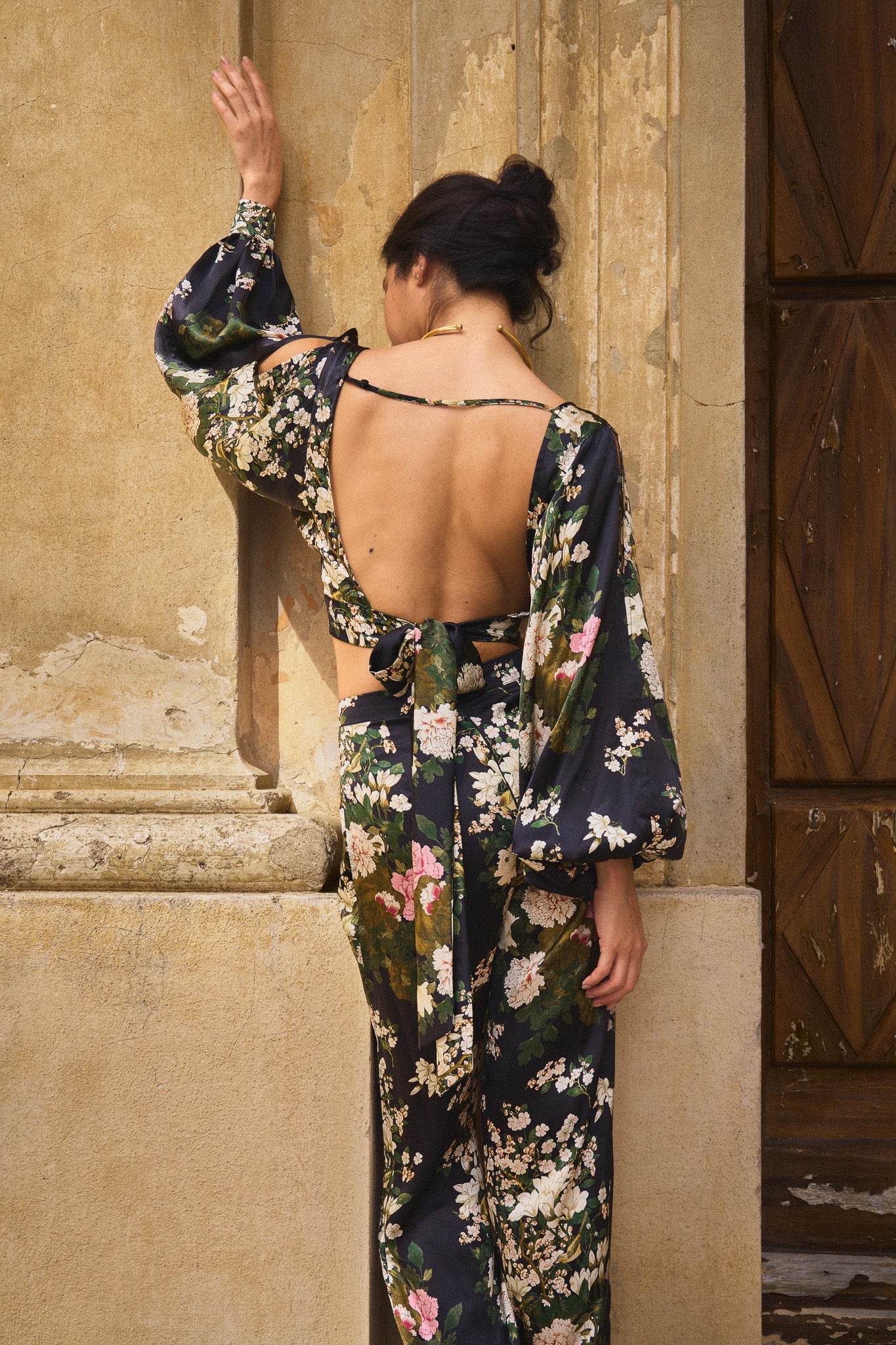 Haut en satin à imprimé pivoine chinoise – Noir