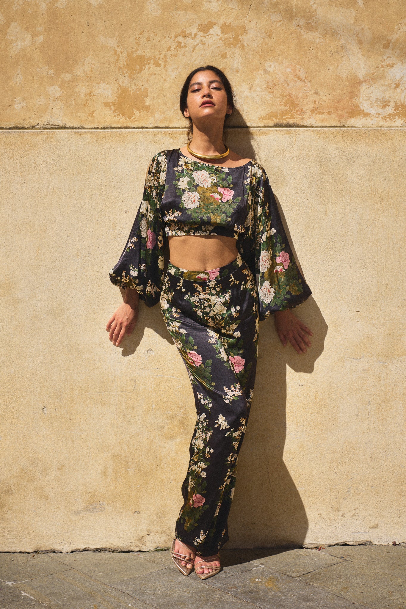 Haut en satin à imprimé pivoine chinoise – Noir