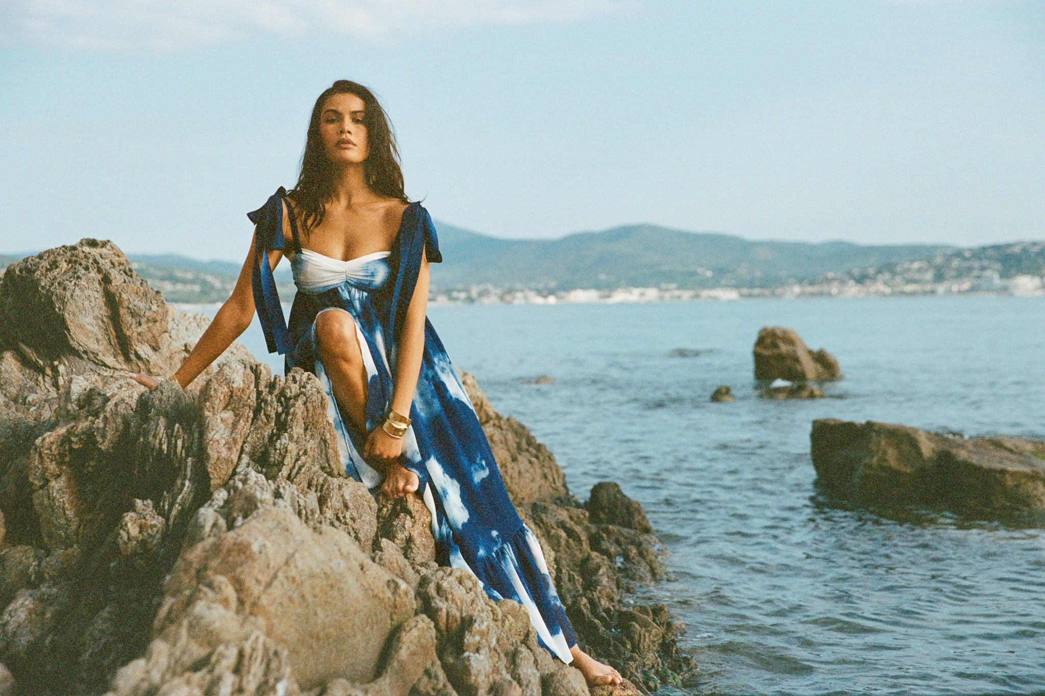 Robe en chiffon à imprimé et à plis - Bleu