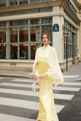 Robe longue en satin avec étole en chiffon - jaune pâle