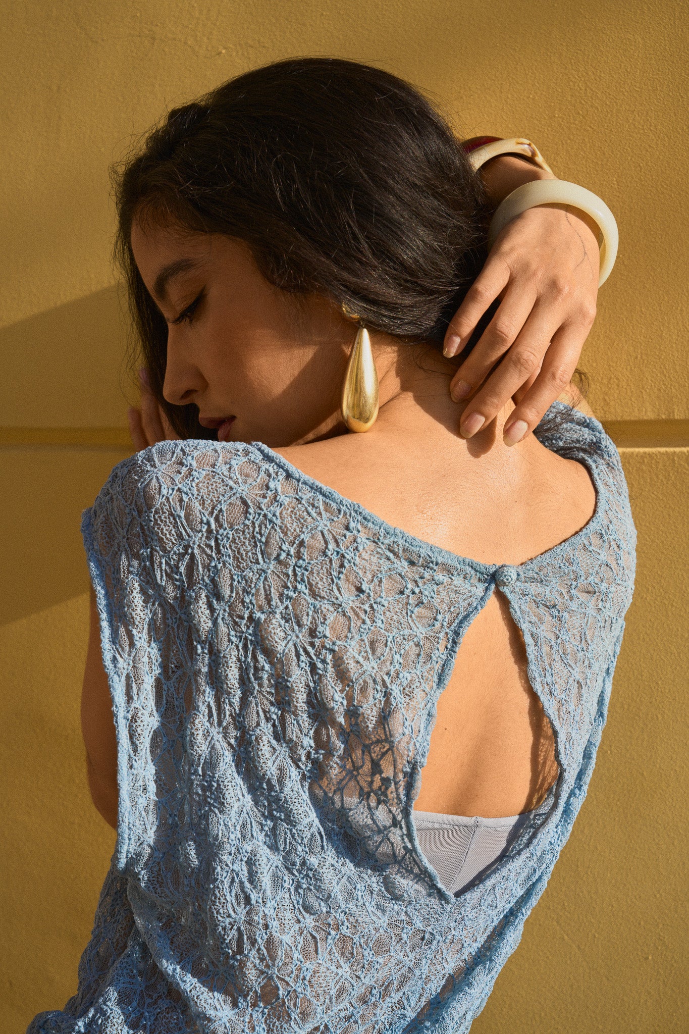 Robe longue drapée en dentelle – Bleu