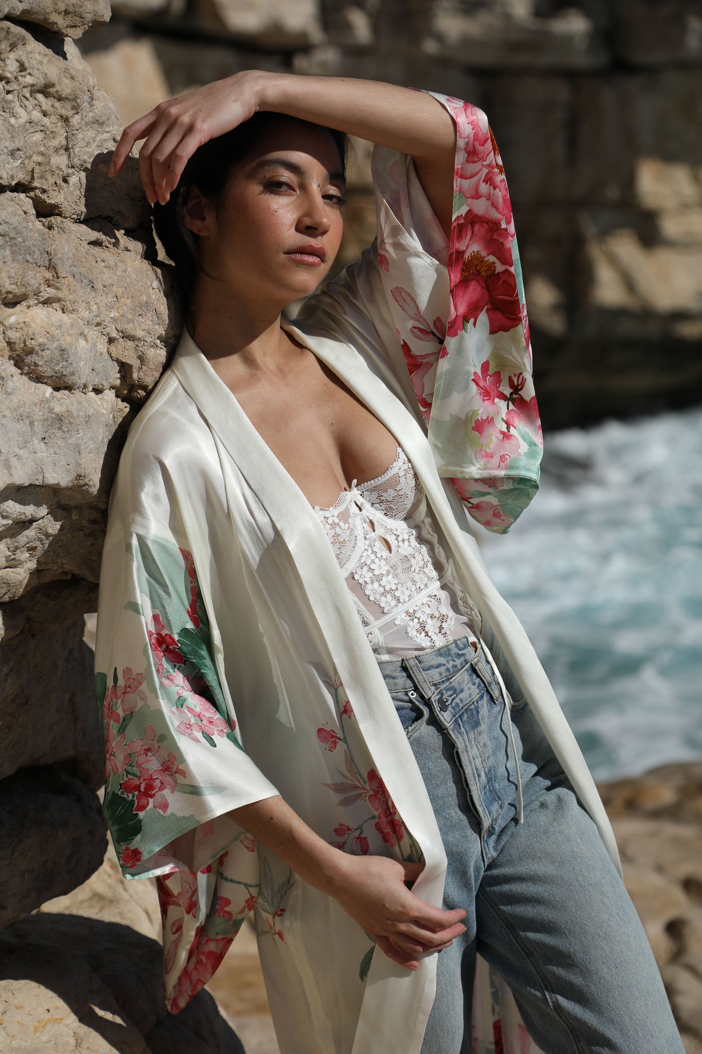 Kimono en Satin Imprimé Pivoine
