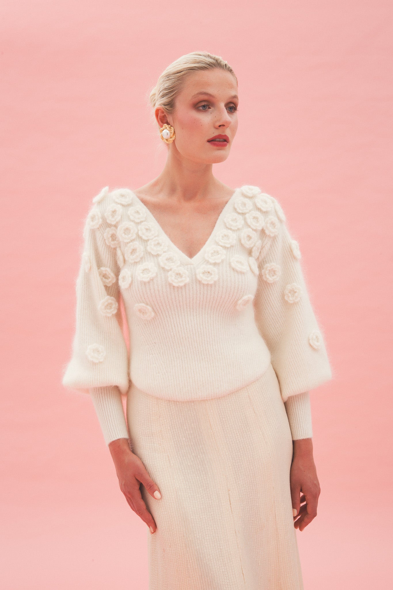 Pull col V en mohair et laine à fleurs - blanc