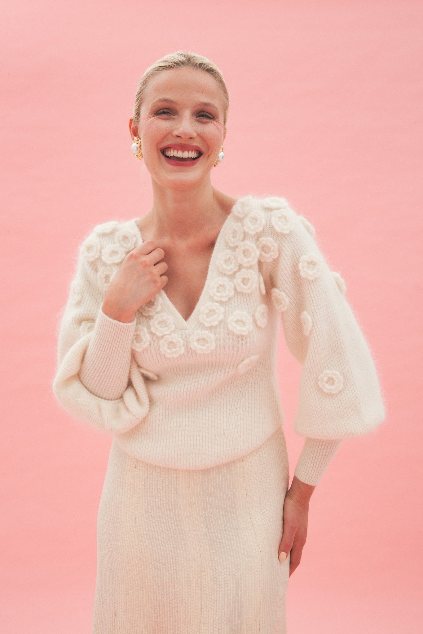 Pull col V en mohair et laine à fleurs - blanc
