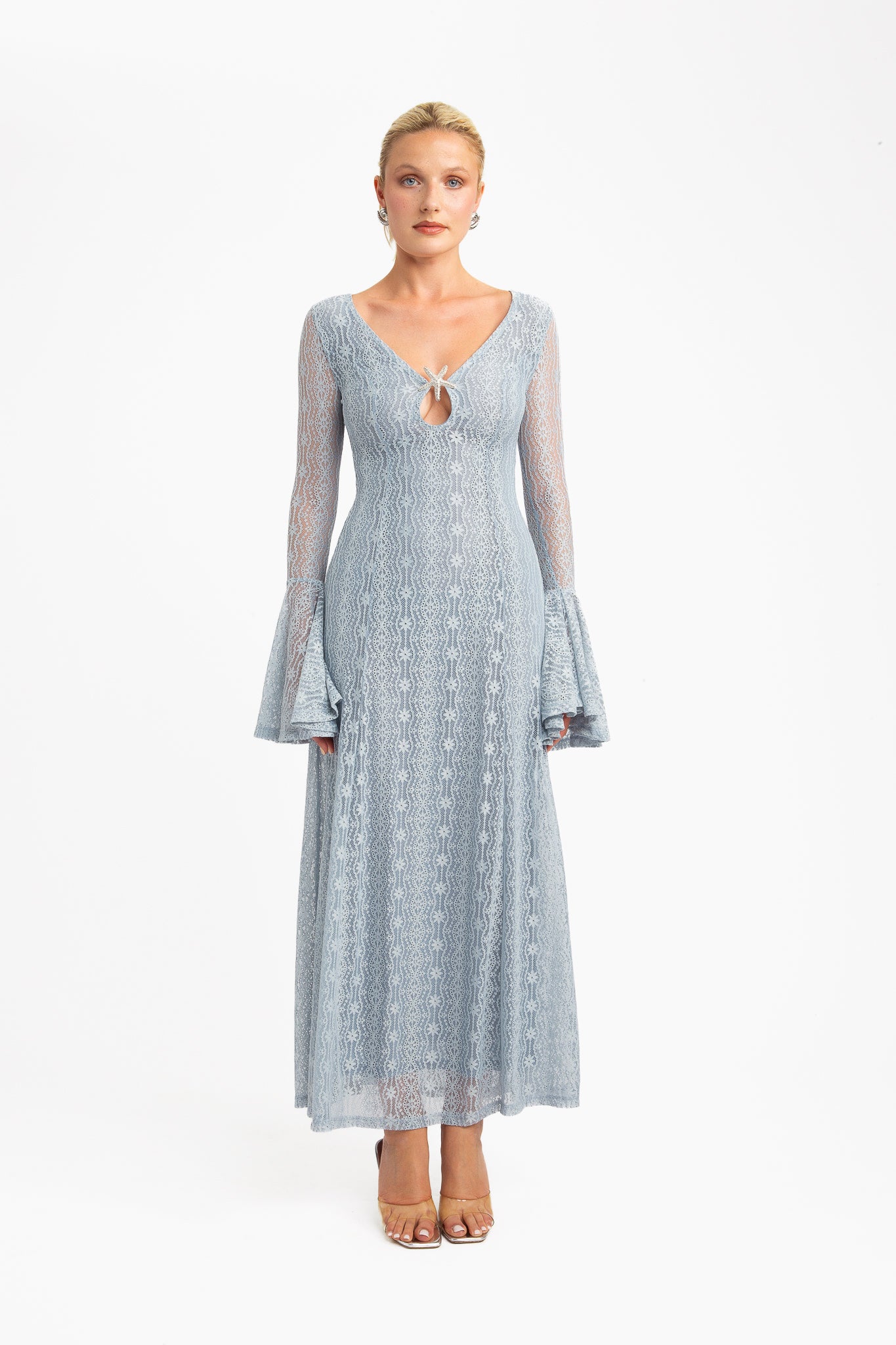 Robe maxi en dentelle avec manches volantes - bleu